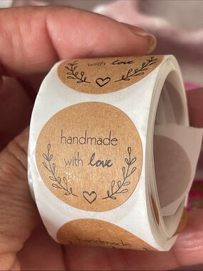 Brown “handmade with love” sticker roll - 100 stickers